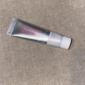 Unicorn Glow long lasting primer